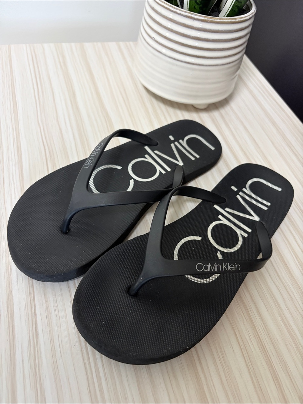 Calvin Klein Women’s Black Flip Flop Sandals with White Logo!! GUC 🖤
